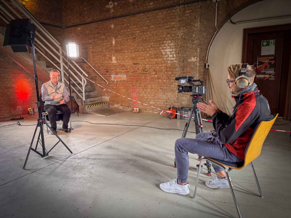 Vogtland-Reporter Martin Reißmann im Interview mit Zeitzeugen Frank Heidan. 