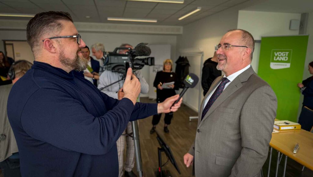 Sebastian Höfer im Interview mit Plauens Oberbürgermeister Steffen Zenner.